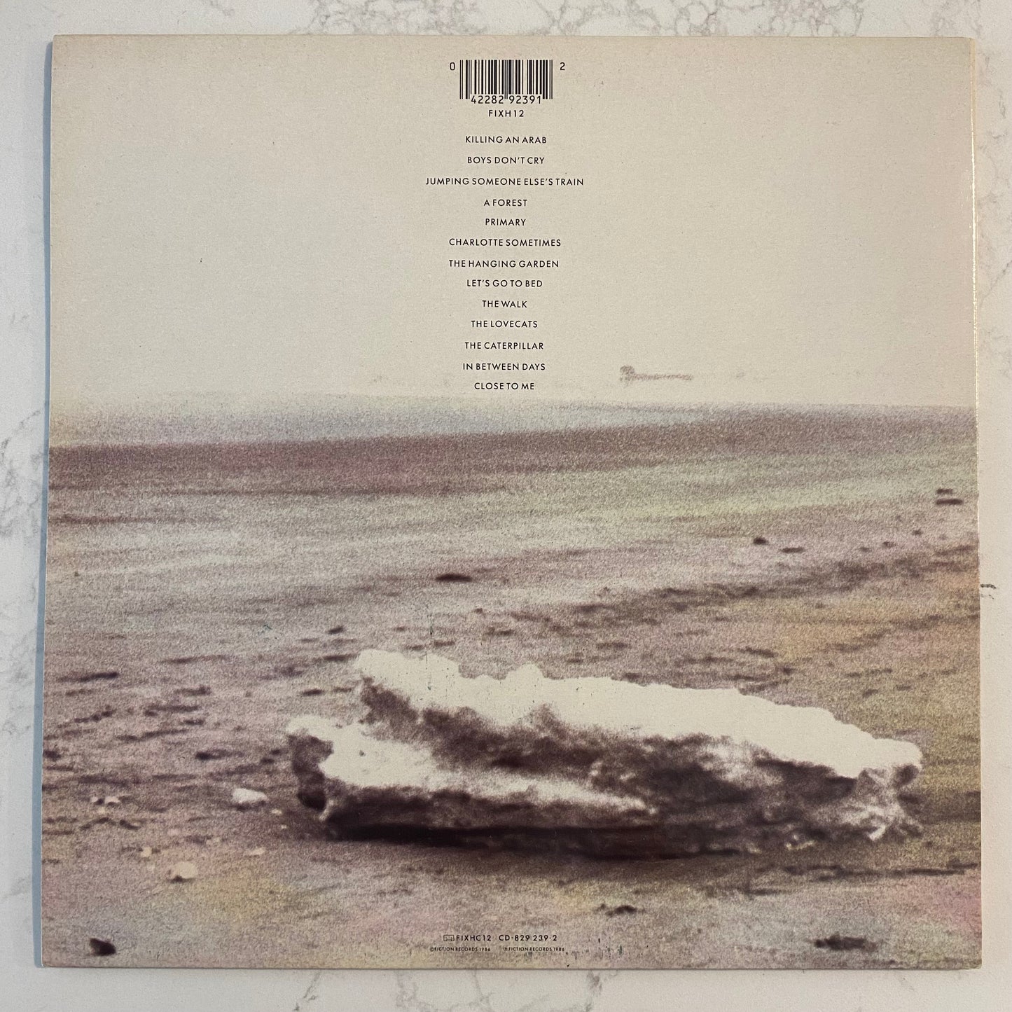 The Cure - Standing On A Beach • The Singles (LP, Comp) (L)